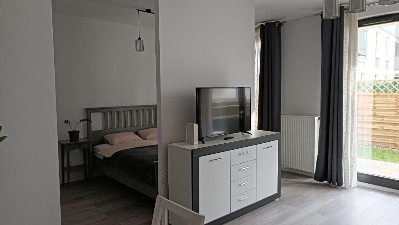 Apartment Z Ogrodkiem Na Warszawskiej Woli Warszawa Eksteriør billede