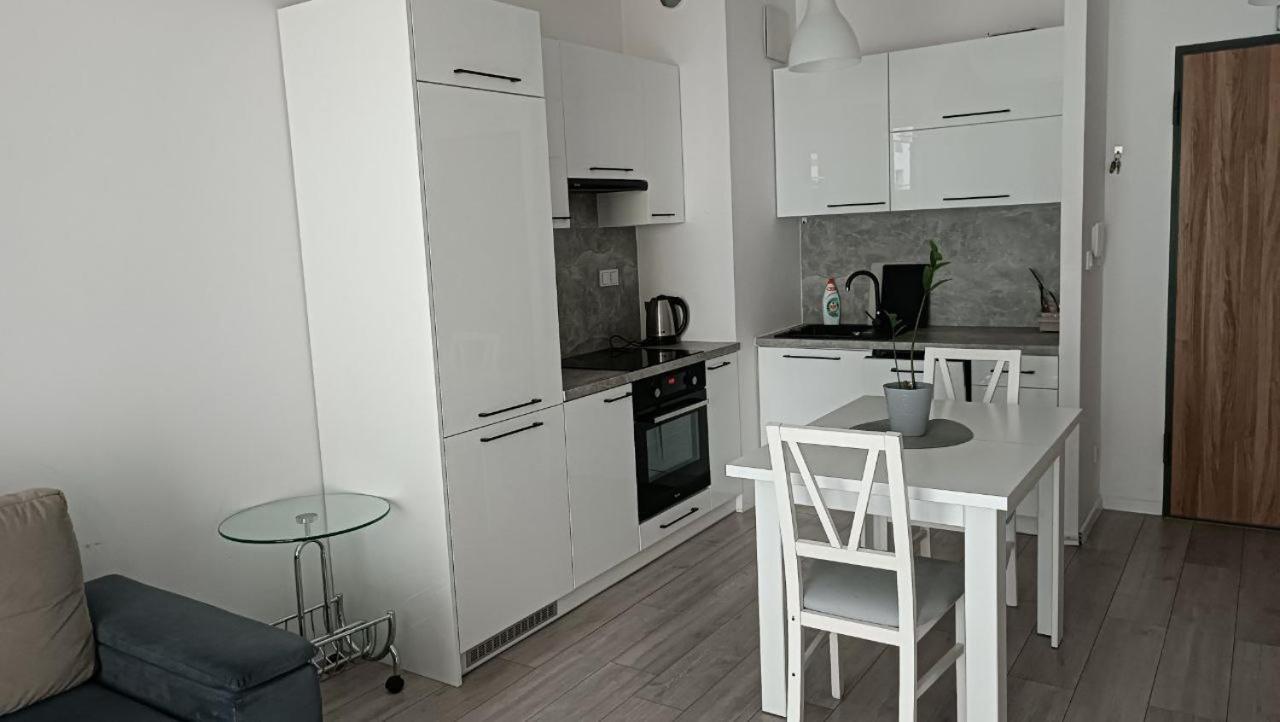 Apartment Z Ogrodkiem Na Warszawskiej Woli Warszawa Eksteriør billede