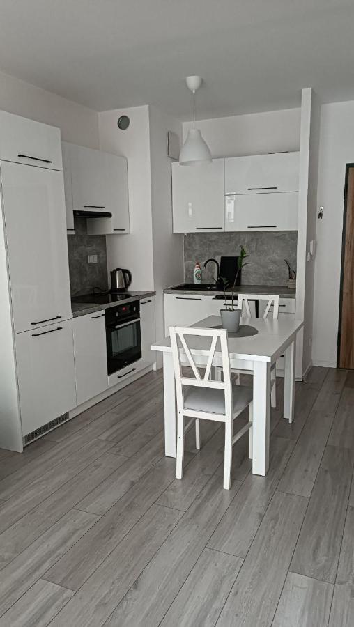 Apartment Z Ogrodkiem Na Warszawskiej Woli Warszawa Eksteriør billede